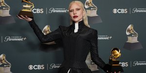 Η Lady Gaga μ τα βραβεία Grammy 