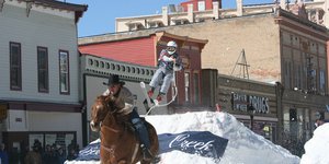 Το skijoring είναι από εκείνα τα αθλήματα που, πριν καν τα δεις, σε κερδίζουν από το ίδιο τους το όνομα / WIKIPEDIA