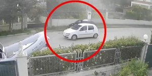 Το αυτοκίνητο δευτερόλεπτα πριν τη μοιραία πρόσκρουση στο δέντρο