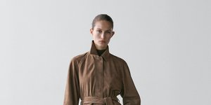 Μοντέλο με τζάκετ Massimo Dutti 