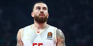 Ο Μάικ Τζέιμς με την φανέλα της Μονακό