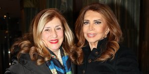 Η Μιμή Ντενίση με την αδερφή της, Σοφία/Φωτογραφία NDP