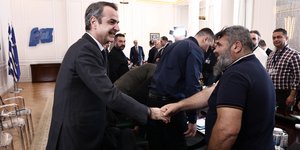 Ο Κυριάκος Μητσοτάκης με εκπροσώπους του κτηνοτροφικού κόσμου στο Μέγαρο Μαξίμου