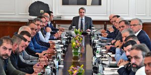 Συνάντηση Κ. Μητσοτάκη με κτηνοτρόφους στο Μέγαρο Μαξίμου