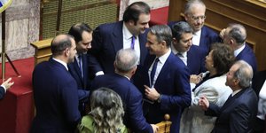 Ο Κυριάκος Μητσοτάκης με βουλευτές της ΝΔ