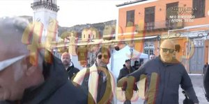 Ο Μπραντ Πιτ στα σοκάκια της Υδρας