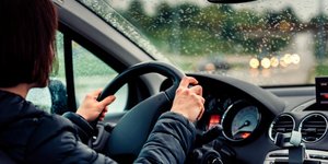 Οδήγηση βροχή