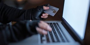 Επιτήδειοι επιχειρούν ηλεκτρονικές απάτες