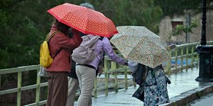 παιδια ομπρελες