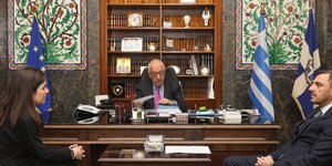  Παραδόθηκε στον Νικ. Κακλαμάνη το πόρισμα της Εξεταστικής για τον ΟΠΕΚΕΠΕ