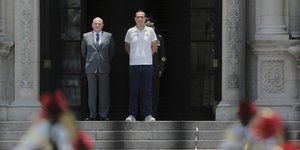 Ο καθαιρεθείς υπηρεσιακός πρόεδρος του Περού, Χοσέ Χερί (αριστερά) 