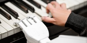 χερι ρομποτ πιανο