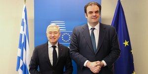 Ο πρόεδρος του Eurogroup Κυριάκος Πιερρακάκης με τον Καναδό υπουργό Οικονομικών, Φρανσουά Φιλίπ Σαμπάν