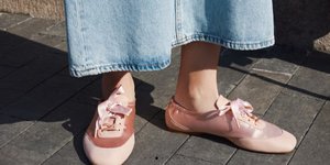  Vivaia Satin Sneakerinas 