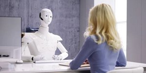 Σε μια εποχή που η συζήτηση γύρω από την ΑΙ περιστρέφεται γύρω από τον φόβο ότι «τα ρομπότ θα μας πάρουν τις δουλειές», ένα νέο αφήγημα προσγειώθηκε απότομα στην πραγματικότητα / ISTOCK