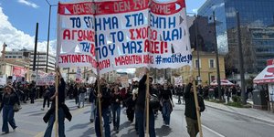 Συγκέντρωση φοιτητών, μαθητών και καθηγητών στα προπύλαια για την μαύρη επέτειο της τραγωδίας των Τεμπών