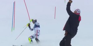 Ο προπονητής πανηγυρίζει με την αποτυχία του αντιπάλου του αθλητή του