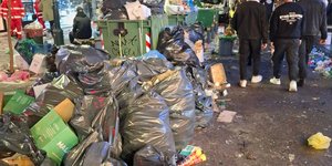 Σκουπίδια στη Θεσσαλονίκη μετά την Τσικνοπέμπτη