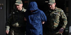 Σμήναρχος βγαίνει απο το Αεροδικείο