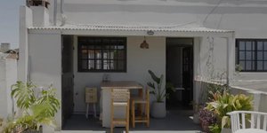 Μια αρχιτέκτονας έχτισε το σπίτι της στη βεράντα των γονιών της