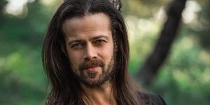 O Άρης Κοντός, ο ηθοποιός που θα ντουμπλάρει τον Μπραντ Πιτ στην Ύδρα / Φωτογραφία: instagram