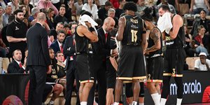 Ο Βασίλης Σπανούλης με τους παίκτες της Μονακό