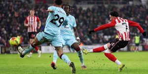 Η Σάντερλαντ νίκησε άνετα με 3-0 την Μπέρνλι