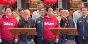 Η στιγμή που ο ηλικιωμένος άνδρας κάνει εμετό εν μέρει πάνω στον πρόεδρο της Ταϊβάν, Λάι Τσινγκ-τε