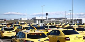 Απεργοί οδηγοί ταξί στο αεροδρόμιο 