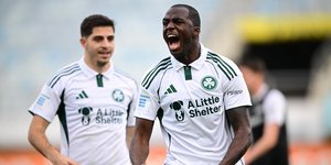 Ο Τεττέτη πανηγυρίζει το γκολ που πέτυχε κόντρα στον ΟΦΗ