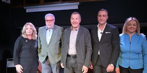 Θεοδωράκης και Βουρβούλιας στη παρουσίαση του βιβλίου τους στη Λάρισα