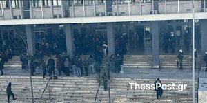 Συγκέντρωση αλληλεγγύης στα δικαστήρια Θεσσαλονίκης για τους συλληφθέντες του ΑΠΘ