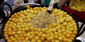 Παραδοσιακοί λουκουμάδες στο τηγάνι 