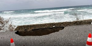 Καθίζηση σε δρόμο στην Τήνο