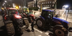 Η απόβαση των αγροτών με τα τρακτέρ στο Σύνταγμα