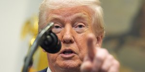 Ντοναλντ Τραμπ δαχτυλο