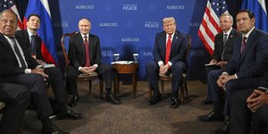 Οι  πρόεδροι ΗΠΑ και Ρωσίας, Ντόναλντ Τραμπ και Βλαντίμιρ Πούτιν