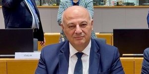 Κώστας Τσιάρας