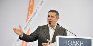 Ο Αλέξης Τσίπρας στην παρουσίαση του βιβλίου του στα Ιωάννινα