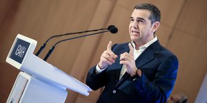 Ο Αλέξης Τσίπρας στην παρουσίαση του βιβλίου του στη Λάρισα