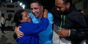 Αποφυλακίστηκαν άλλοι 23 πολιτικοί κρατούμενοι στη Βενεζουέλα βάσει του νόμου περί αμνηστίας 