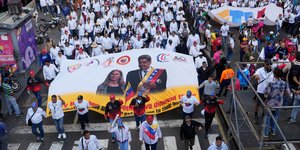 Χιλιάδες διαδηλωτές ζητούν την επιστροφή του Μαδούρο στη Βενεζουέλα