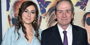 Βικτόρια Τζόουνς, Τόμι Λι Τζόουνς