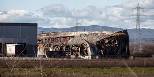 Το εργοστάσιο της «Βιολάντα» στα Τρίκαλα, μετά τη φονική έκρηξη