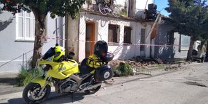 Το μπαλκόνι που έπεσε από σπίτι στον Βόλο