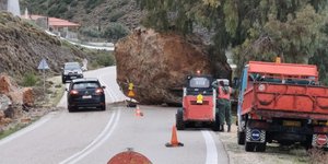 Αποκολλήθηκε βράχος λόγω της βροχόπτωσης  