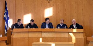 Ο Θανάσης Κοντογεώργης (3Δ), ο Θάνος Πλεύρης (2Α) και ο Νότης Μηταράκης (Α), ο υφυπουργός Κλιματικής Κρίσης και Πολιτικής Προστασίας Κώ