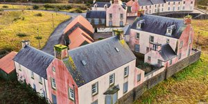 Μυστήριο με εγκαταλελειμμένο χωριό που μοιάζει να έχει βγει από μετα-αποκαλυπτική ταινία τρόμου