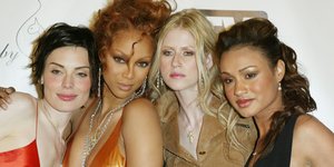Οι Γιοάννα Χάουζ, Τάιρα Μπανκς, Σάντι Σάλιβαν και Μερσέντες Σκέλμπα‑Σορτέ στο πάρτι του τελικού του “America’s Next Top Model”, στο Key Club στο Χόλιγουντ, 23 Μαρτίου 2004
