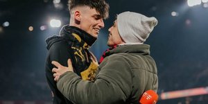 Πρόταση γάμου σε γήπεδο